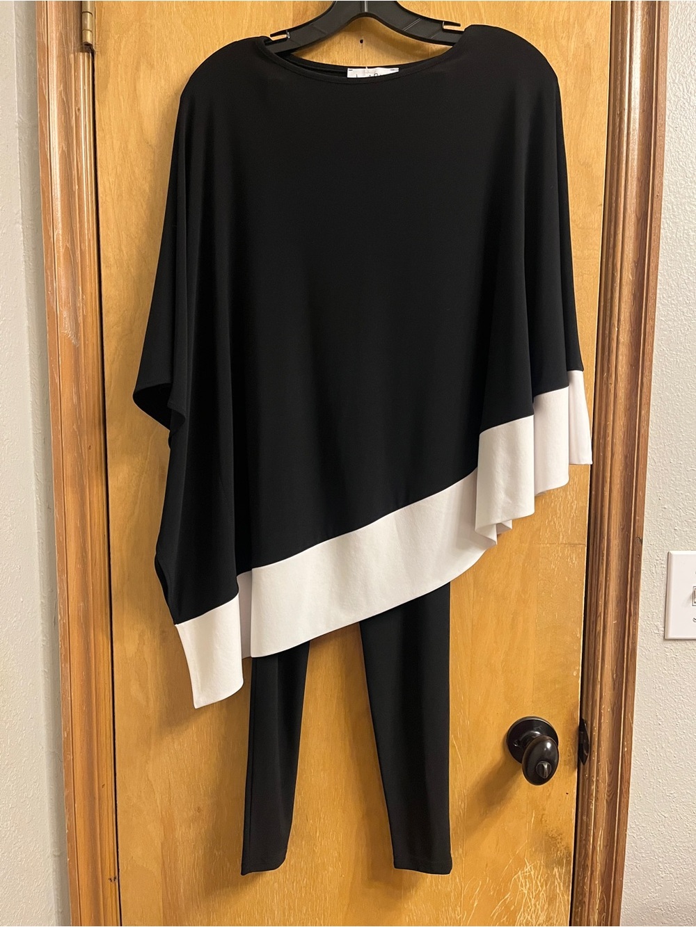Joseph Ribkoff Black & White Asymmetric Tunic and Legging Set - S